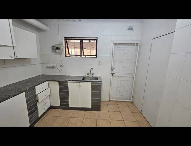 1 BEDROOM PROPERTY TO RENT IN GREENWOOD PARK